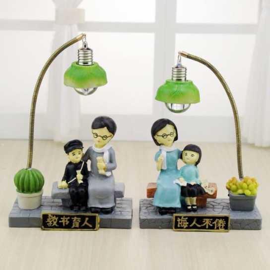 圣诞节新年老师礼物 创意教师生日小夜灯 教书先生笔筒树脂工艺品