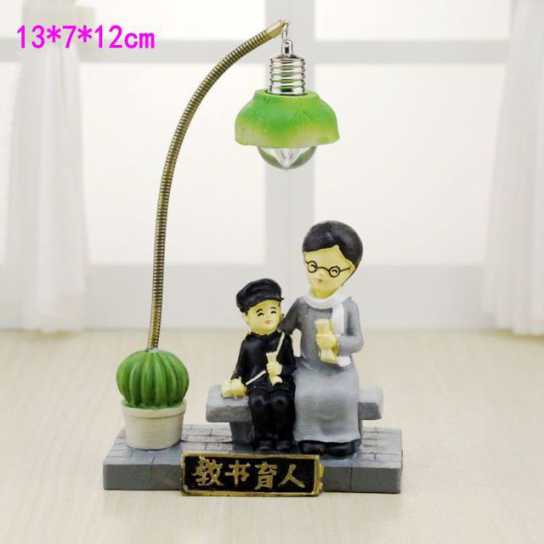 圣诞节新年老师礼物 创意教师生日小夜灯 教书先生笔筒树脂工艺品