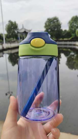 爆款创意礼品儿童吸管水杯小靓仔塑料杯户外运动水壶杯子